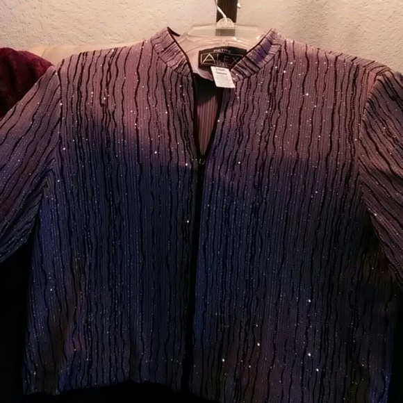 Top - Picture 1 of 4